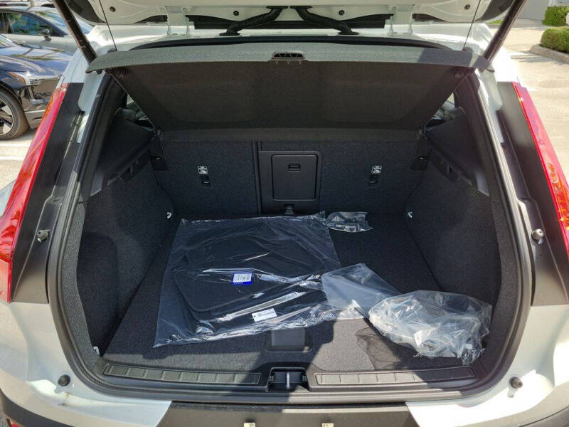 2026 Volvo XC40 B4 Core