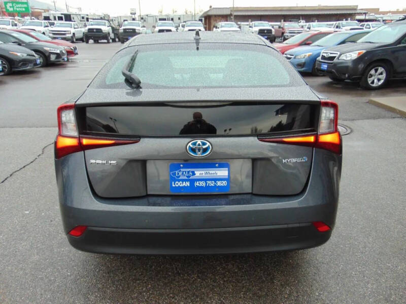 2021 Toyota Prius LE