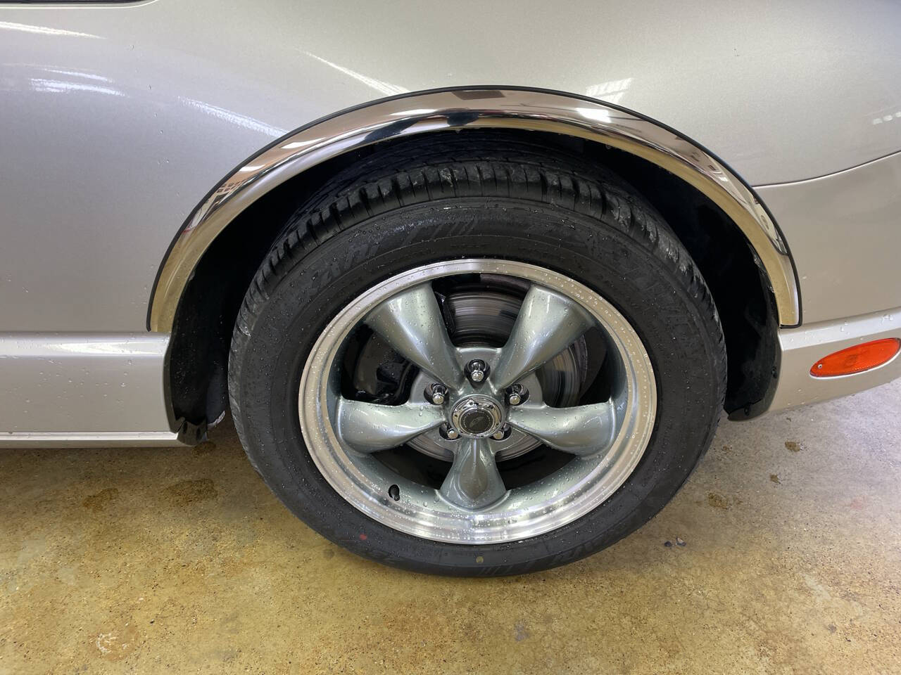 2004 Ford Thunderbird 6