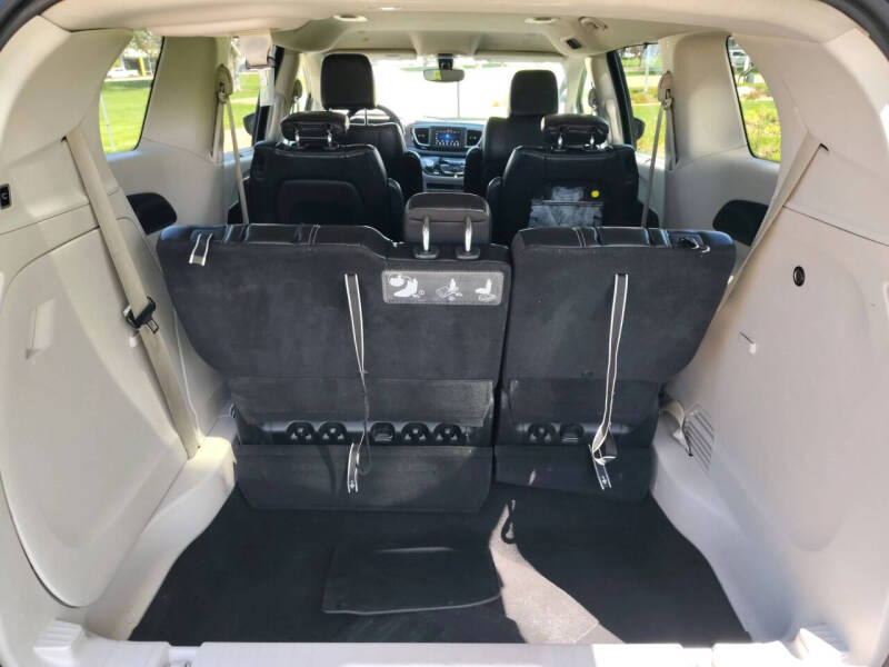 2020 Chrysler Voyager LXi
