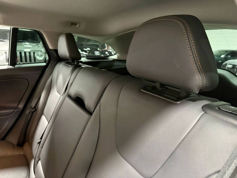 2016 Volvo V60 Cross Country T5