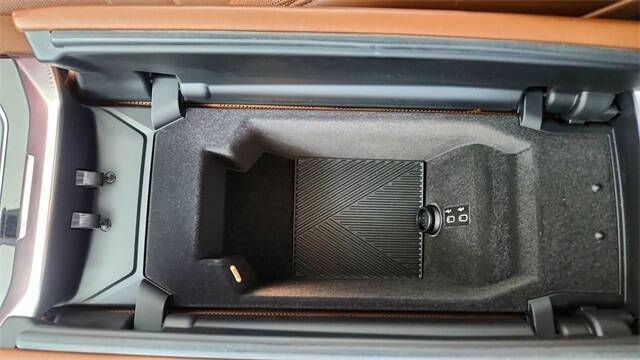 2023 BMW 7 Series 740i