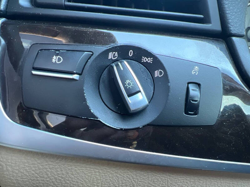 2011 BMW 5 Series 528i