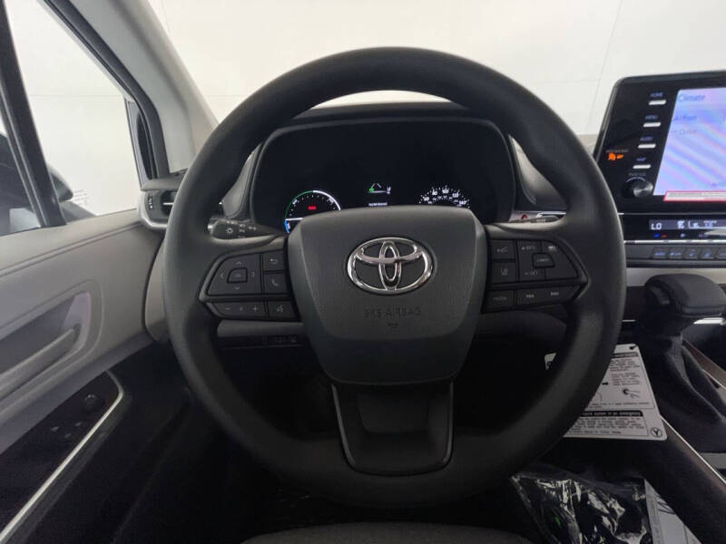 2024 Toyota Sienna LE 8-Passenger