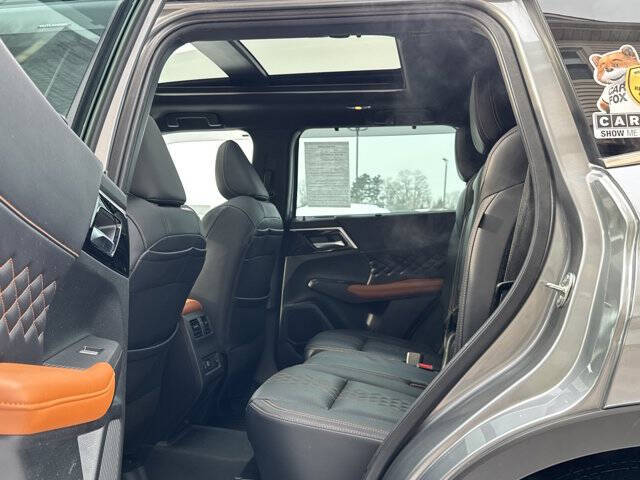 2023 Mitsubishi Outlander SEL