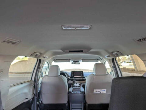 2025 Toyota Sienna LE 8-Passenger