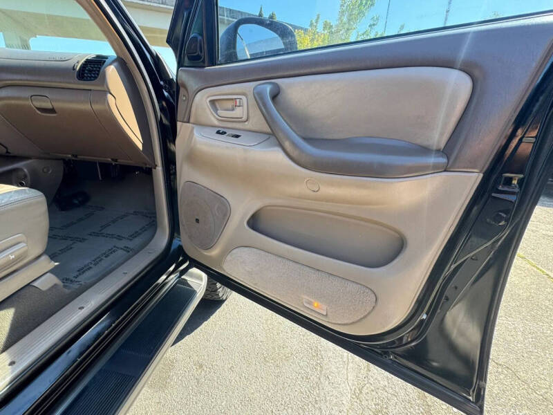 2003 Toyota Sequoia SR5