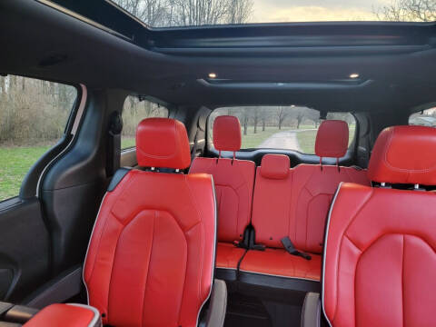 2020 Chrysler Pacifica Limited Red S