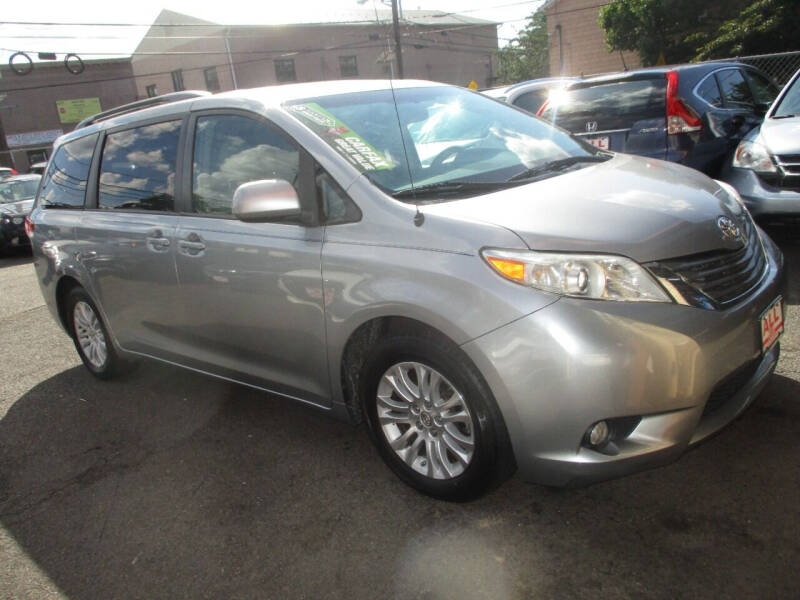 2014 Toyota Sienna XLE 8-Passenger