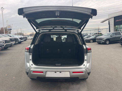 2023 Nissan Pathfinder SL