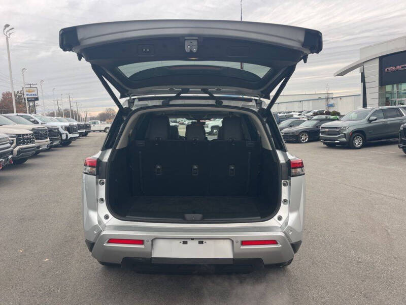 2023 Nissan Pathfinder SL