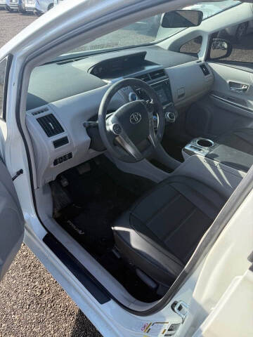 2017 Toyota Prius v Three