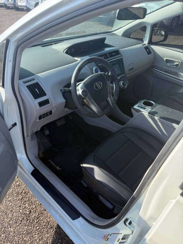 2017 Toyota Prius v Three