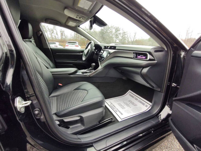 2020 Toyota Camry SE