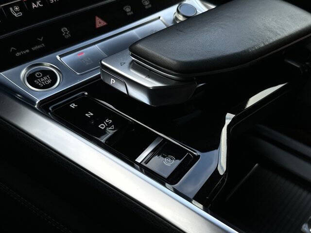 2022 Audi e-tron quattro Premium Plus