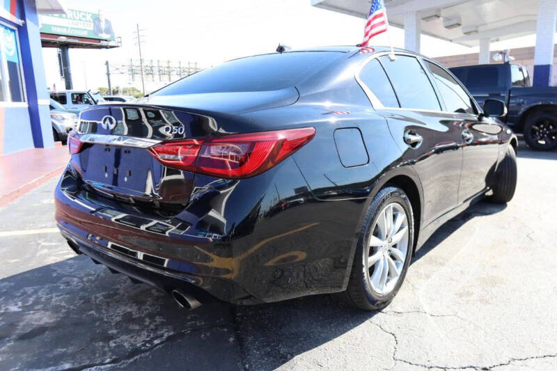2018 Infiniti Q50 2.0T Luxe