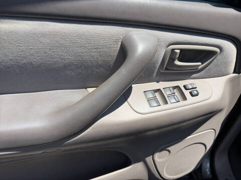 2005 Toyota Sequoia SR5