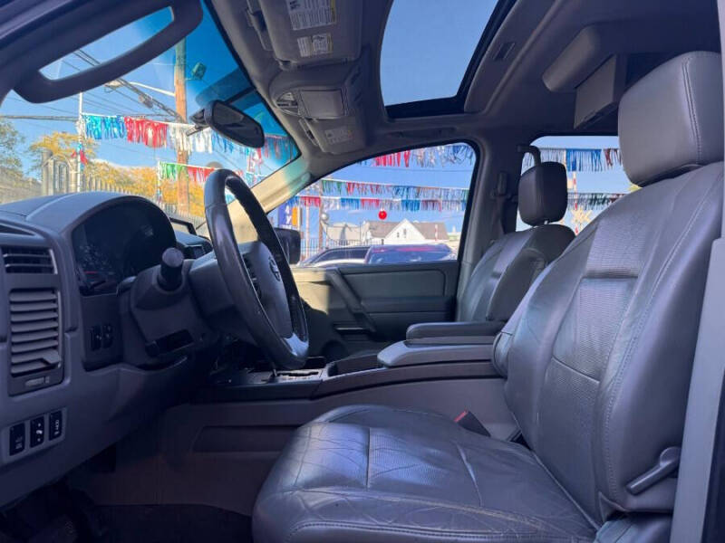 2004 Nissan Armada LE