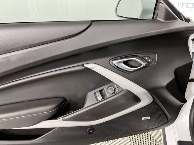 2021 Chevrolet Camaro LT1 - Photo 12