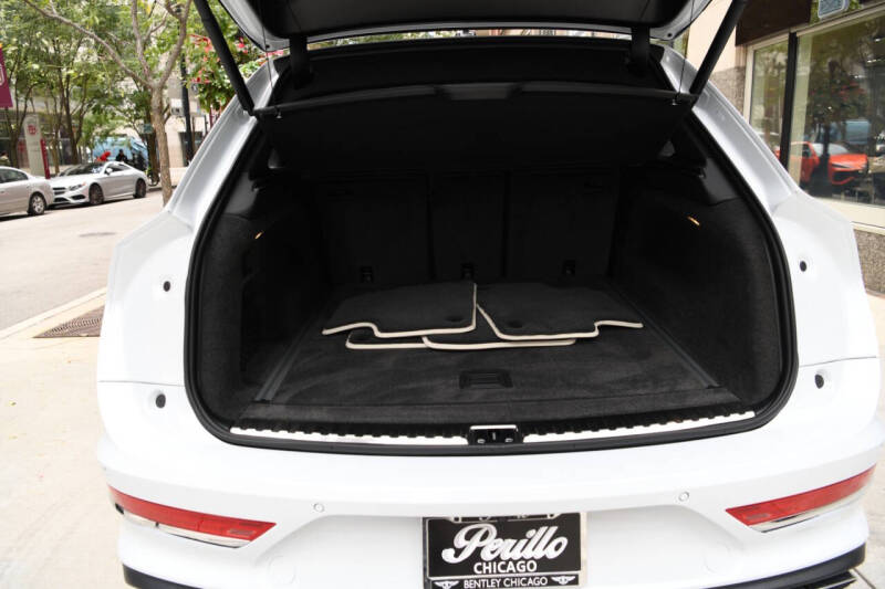 2024 Bentley Bentayga Azure V8