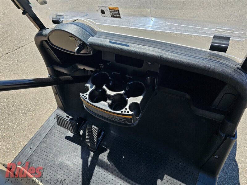 2020 E-Z-GO RXV ELiTE