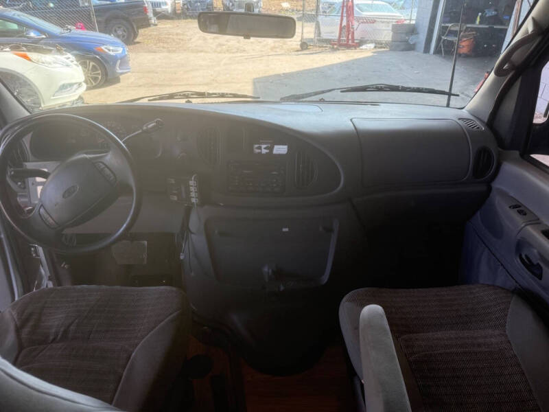 2001 Ford E-Series E-150 XL