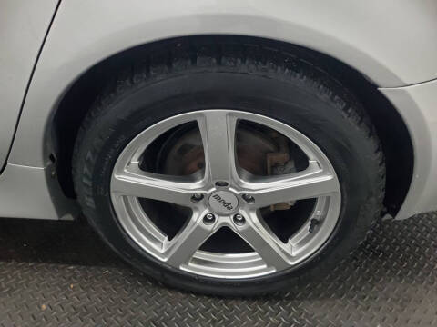 2009 Pontiac G8 Base w/Bluetooth