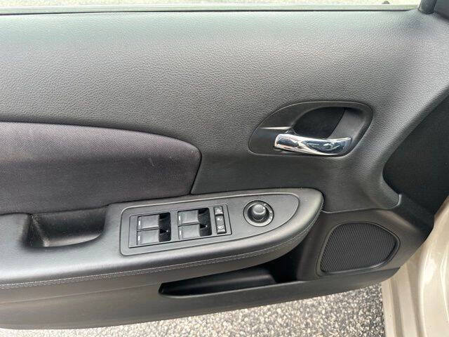 2013 Chrysler 200 LX