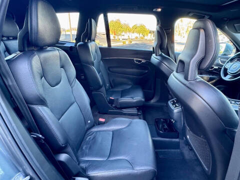 2020 Volvo XC90 T6 Momentum 6-Passenger