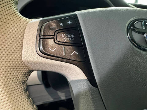 2013 Toyota Sienna SE 8-Passenger