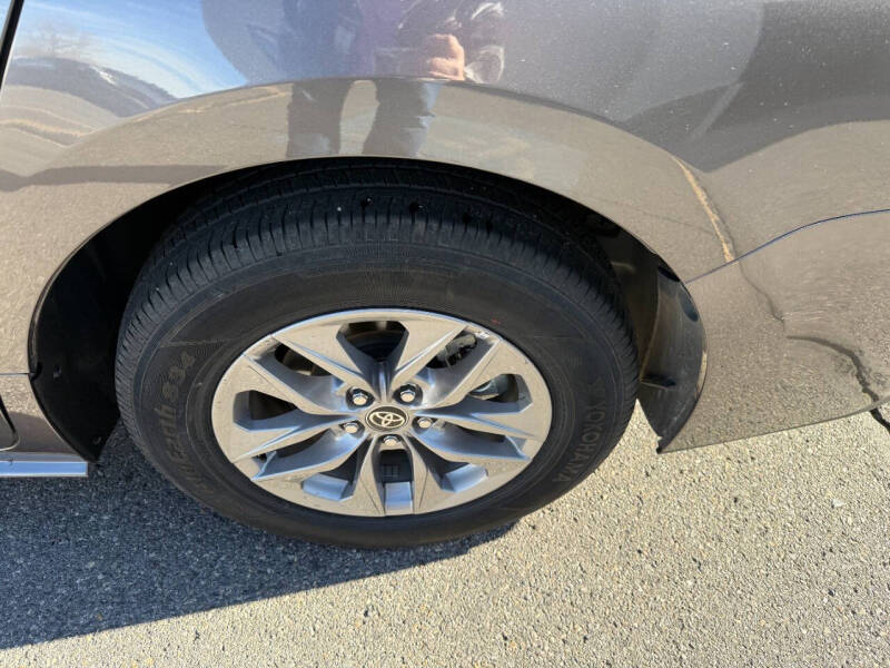 2024 Toyota Sienna LE 8-Passenger