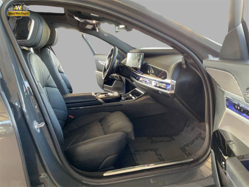 2023 BMW 7 Series 740i