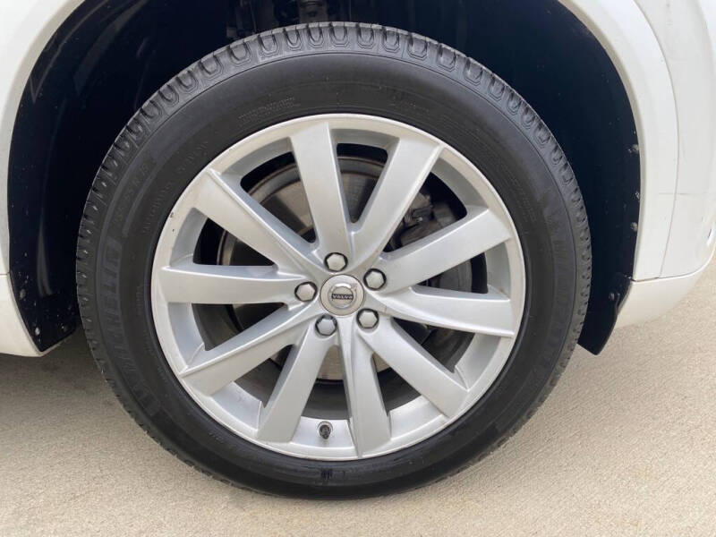 2016 Volvo XC90 T6 Momentum