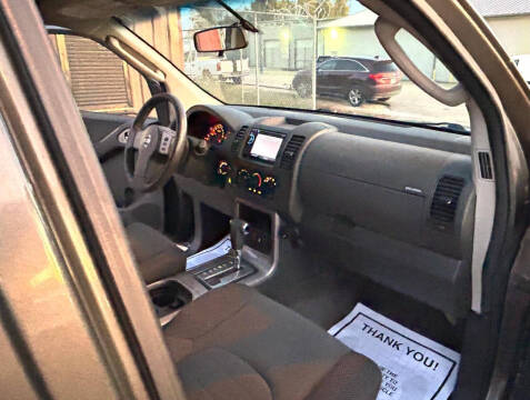 2005 Nissan Pathfinder LE