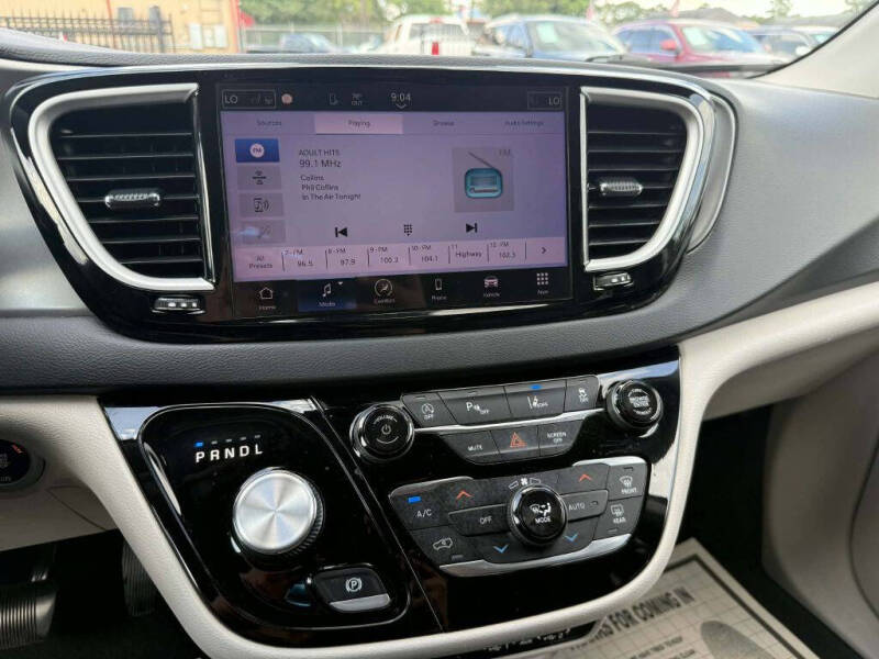 2022 Chrysler Pacifica Touring L