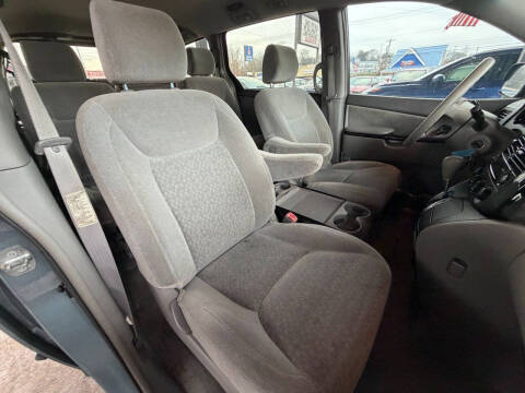 2005 Toyota Sienna LE 8 Passenger