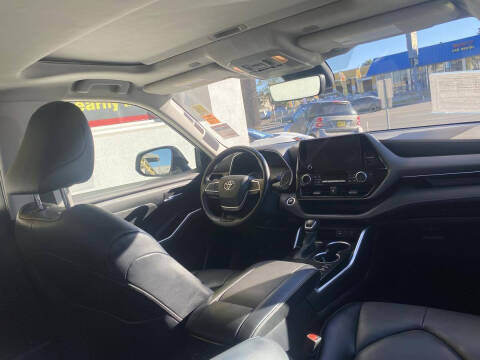 2023 Toyota Highlander Hybrid XLE