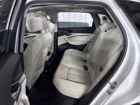 2019 Audi e-tron quattro Premium Plus