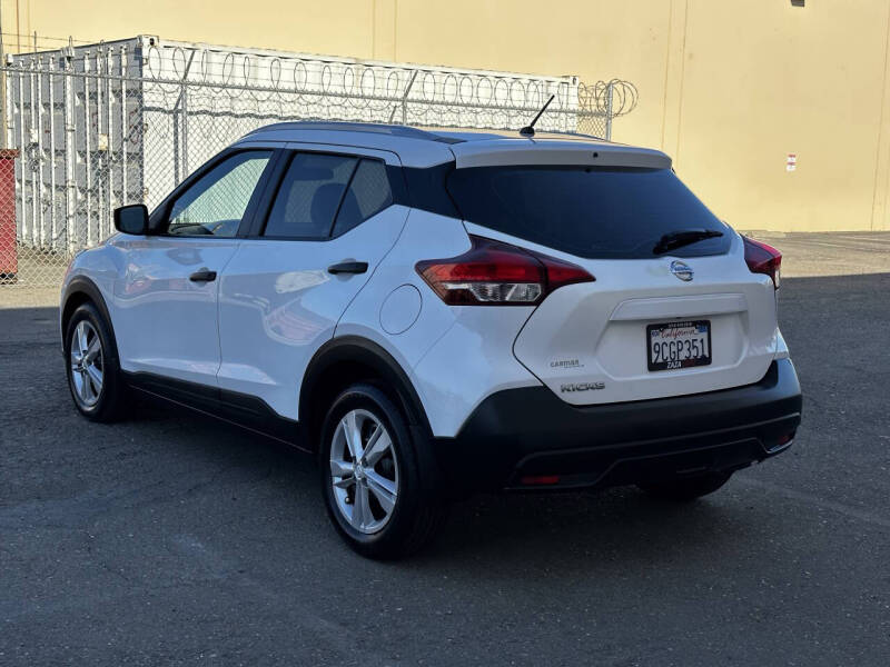 2018 Nissan Kicks S