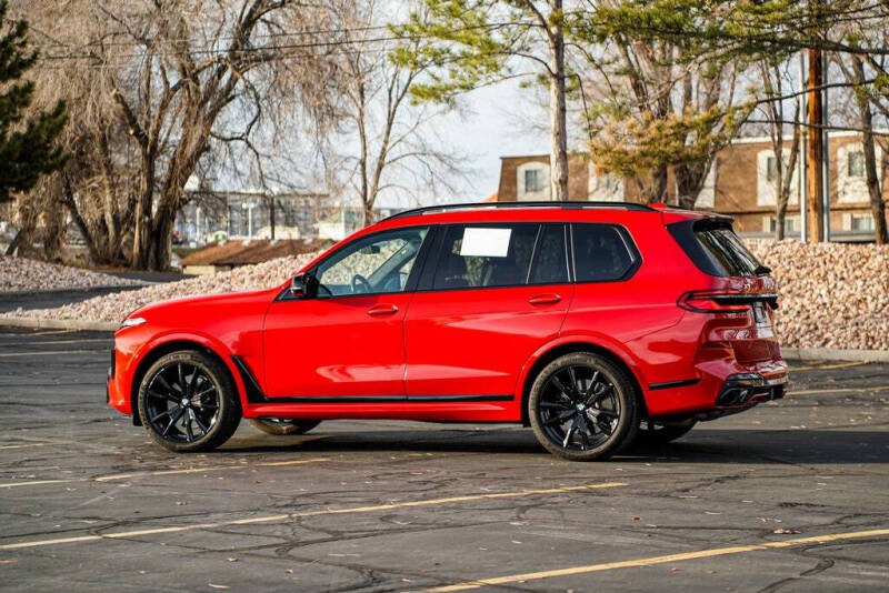 2025 BMW X7 M60i