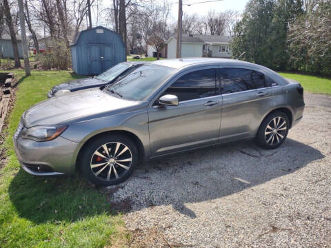 2013 Chrysler 200 for sale at Dave's Car Corner in Hartford City IN