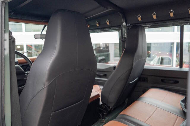 1990 Land Rover Defender 29