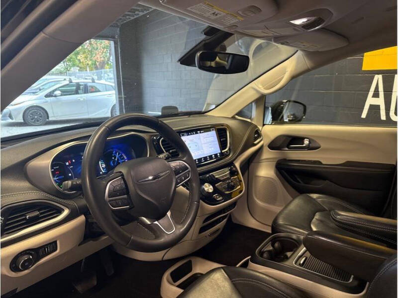 2022 Chrysler Pacifica Hybrid Touring L