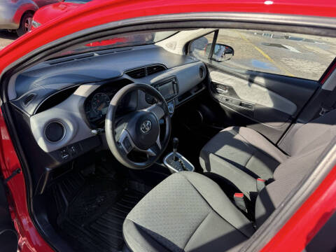 2016 Toyota Yaris 5-Door LE