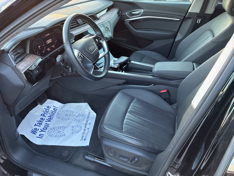 2019 Audi e-tron quattro Premium Plus