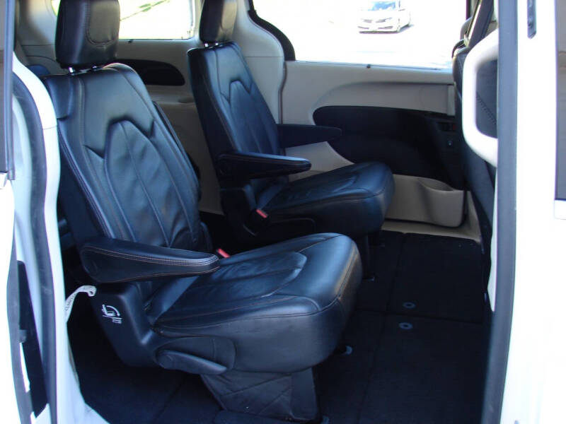 2017 Chrysler Pacifica Touring-L Plus