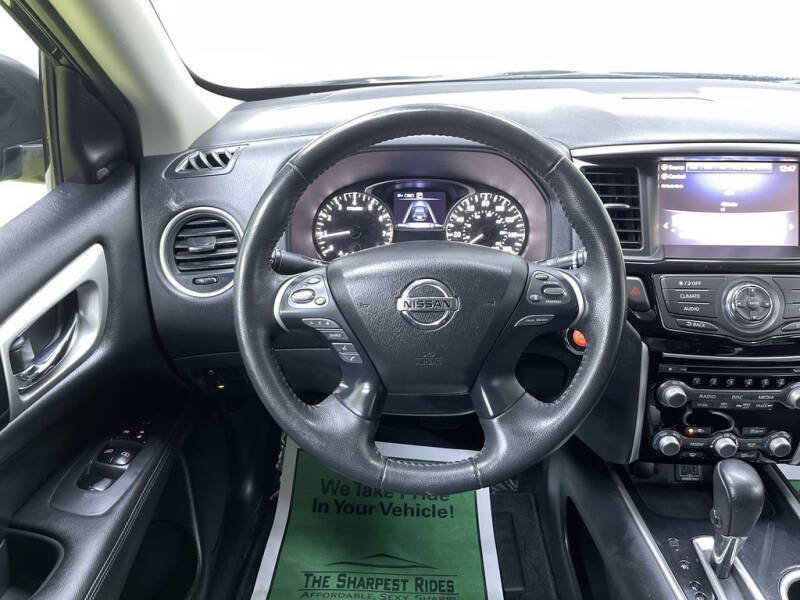 2020 Nissan Pathfinder SV