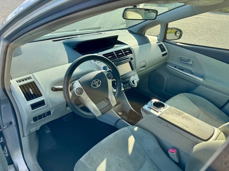 2014 Toyota Prius v Two