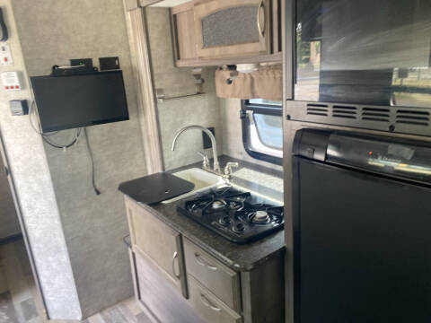 2017 Winnebago Winniedrop 170S