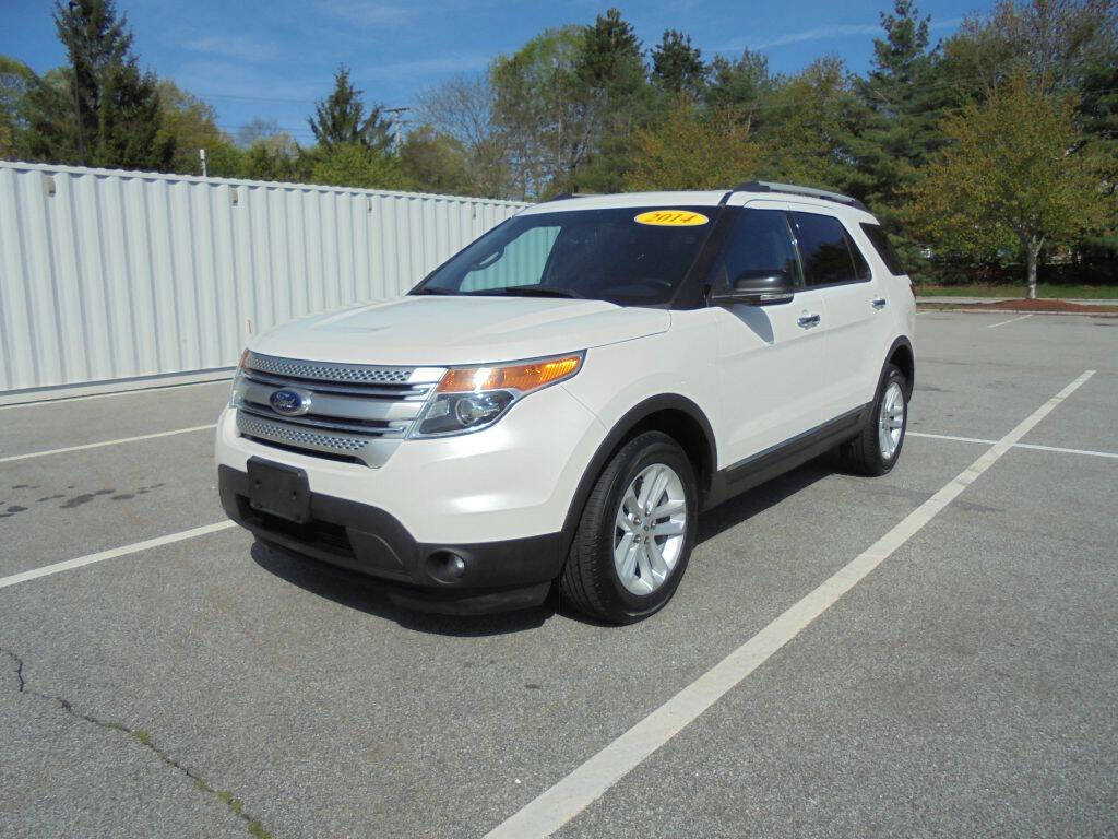 White 2014 Ford Explorer XLT AWD XLT 4dr SUV 1